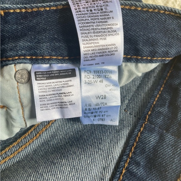 NWT Levi's 501 Mid Thigh Women's Denim Shorts Size 28 - Picture 10 of 10